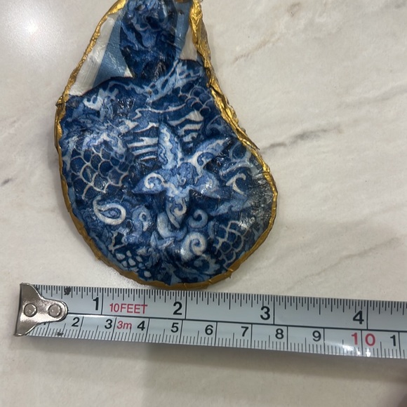 Hand Crafted Decoupage Oyster Shell - Picture 4 of 9